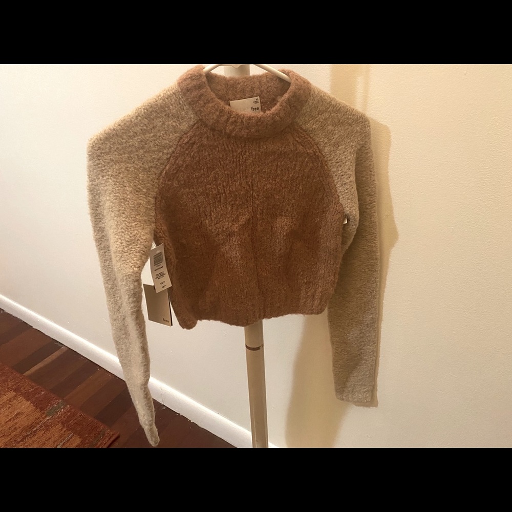 Crop Sweater - Aritzia - XS